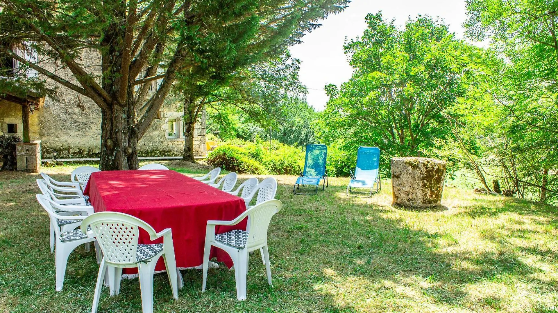 Maison De Charme Avec Terrain Et Piscine Privee Montaigu-de-Quercy 0*,